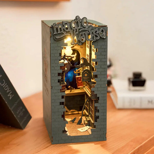 Magisches Haus / Diorama Rolife / Book Nook