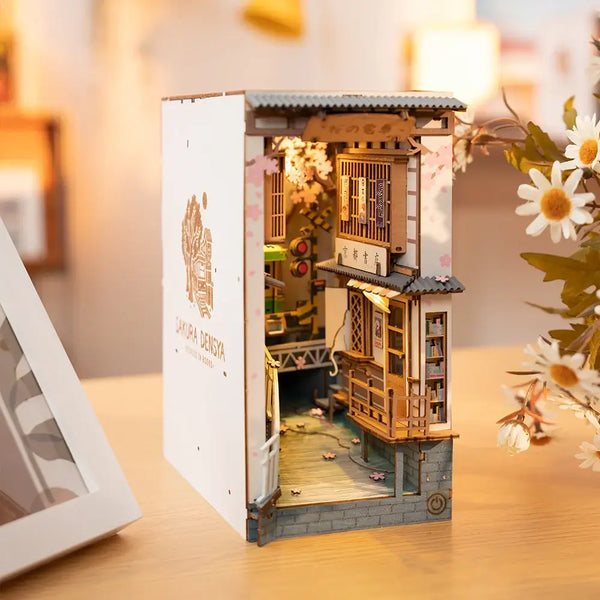 Sakura Densya / Diorama Rolife / Book Nook